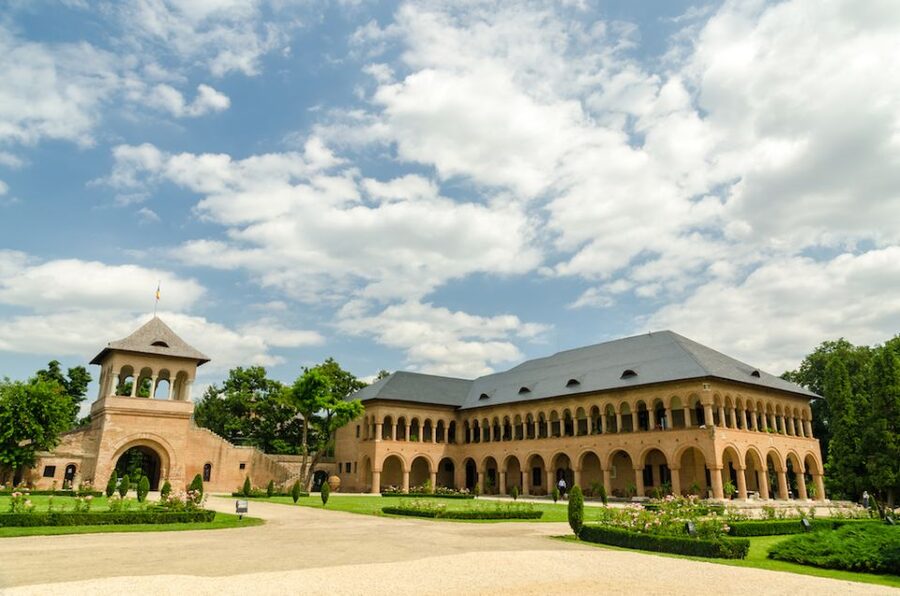 Private Half Day Trip to Snagov Monastery & Mogosoaia - What $176 per person really buys you