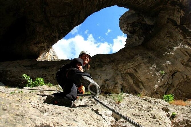 Private Hiking OR Climbing Experience in beaufitul gorges - The 15-minute hike into the gorge
