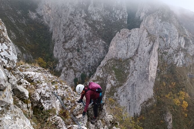 Private Hiking OR Climbing Experience in beaufitul gorges - A 15-minute stop at the fortified cave
