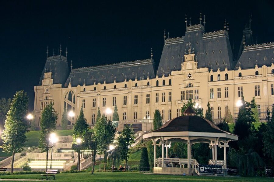 Private Iasi City Tour - Copou Hill brings in university life