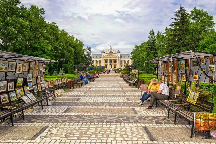 Private Iasi City Tour - The Gheorghe Asachi Library is a visual highlight