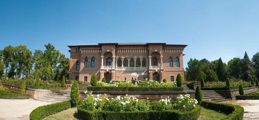 Private Tour from Bucharest to Dracula's tomb and Mogosoaia - Mogoșoaia adds a second side to the outing