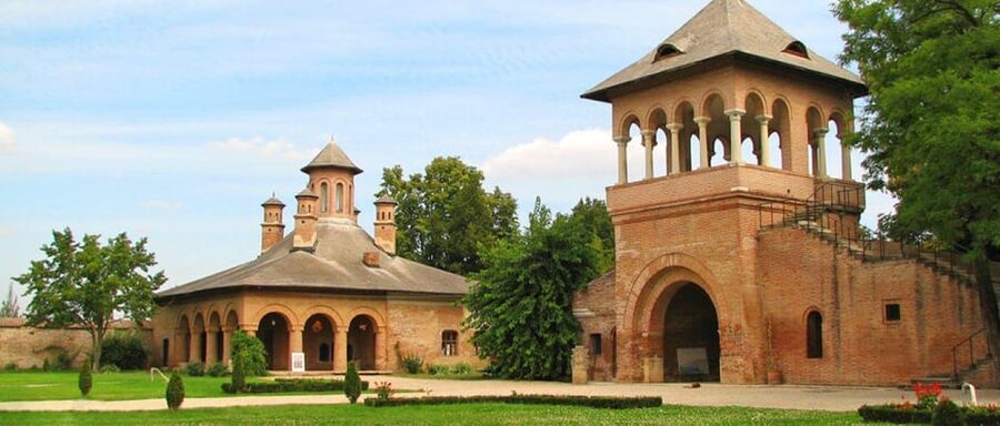 Private Tour from Bucharest to Dracula's tomb and Mogosoaia - What the guides add to the experience