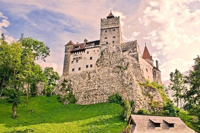 Private Tour to Dracula's Castle, Brașov City & Peleș Castle - Three major sights from Bucharest in one day