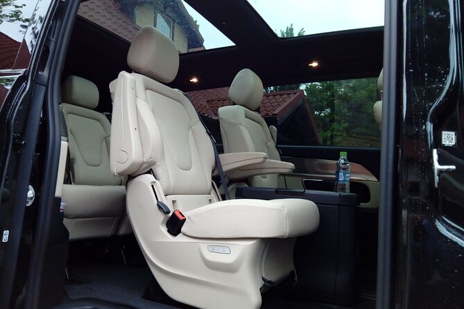 Private transfer Otopeni Airport OTP - Hotels in Bucharest - The private vehicle makes the first hour easier