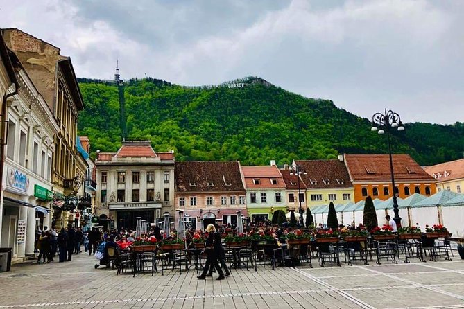 Sinaia and Brasov in one day - Peles Castle: one hour with a royal showpiece