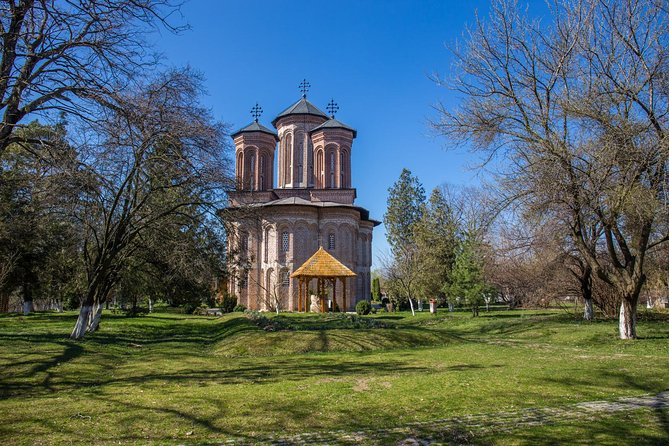 Small Group Tour to Mogosoaia Palace and Snagov Monastery - The Drive to Mogosoaia Palace