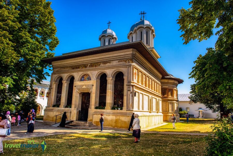 Small Group Tour to Mogosoaia Palace & Snagov Monastery - Mogosoaia Palace and Romanias Brancovenesc style