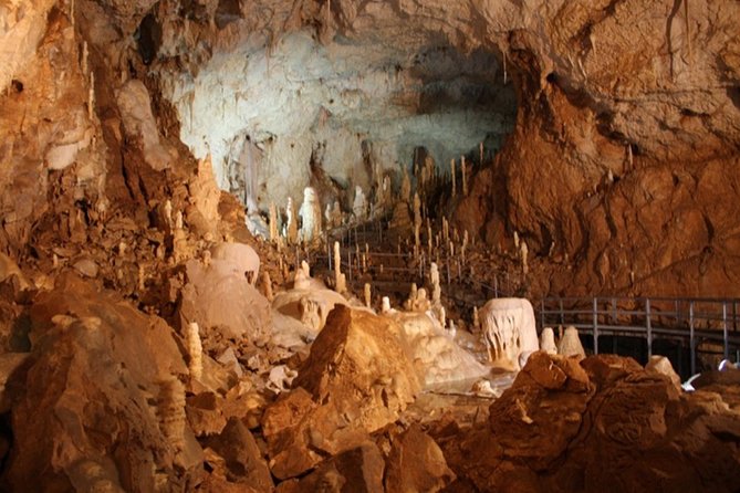The Bear's Cave - One-Day Air conditioned car Tour from Oradea - The Bears’ Gallery and the fossilized remains