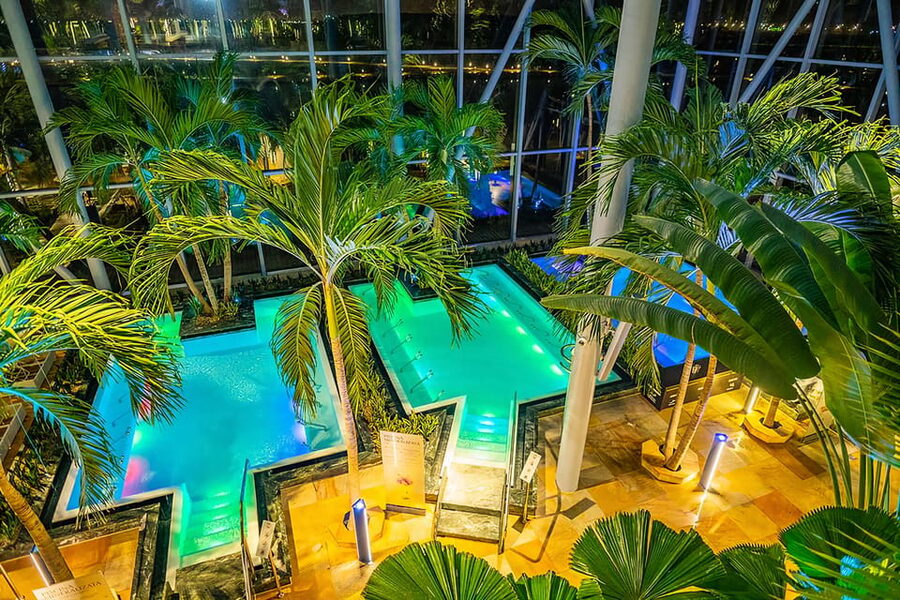 Therme:Spa Day at the biggest oasis of Relaxation《Bucharest》 - Crowds, Loungers, and the Best Day to Go