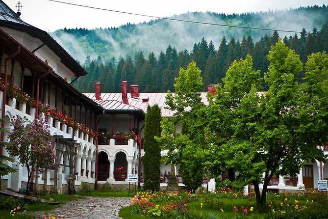Three days tour of Iasi and UNESCO Painted Monasteries - Marginea shows Romania’s black pottery