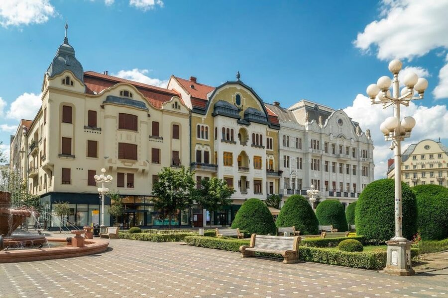 Timișoara Highlights - Walking Tour - Returning to Liberty Square before Victory Square