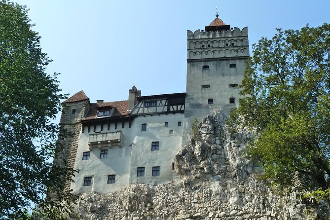 Tour of the 3 Castles: Bran, Rasnov and Peles in Spanish (native Spanish guide). - Who should book this experience?