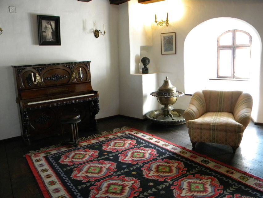 Transylvania: Dracula's Castle and Birthplace Tour - Bran Castle: Atmosphere, Architecture, and Royal History