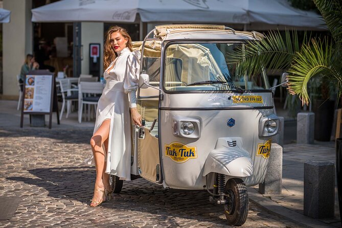 Tuk Tuk Bucharest Romantic Tour with miniBAR - Revolution Square and the story of 1989