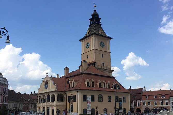 Uncover Transylvania: Private 2-Day Tour Bears & Medieval Wonders - Peleș Castle and the Mountain Setting
