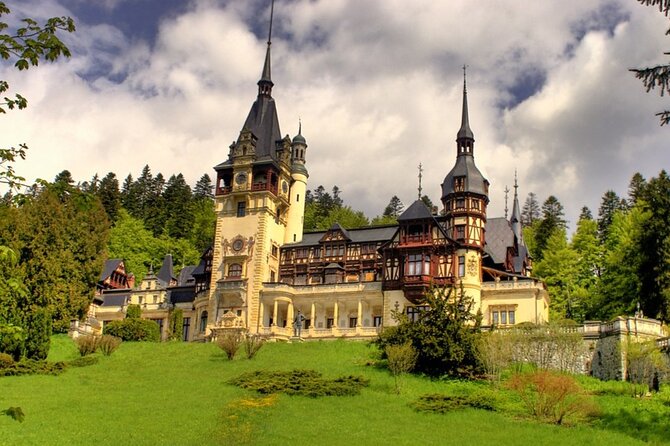 Vlad the Impaler Royal Court from Târgoviște, Peleș Castle and Dracula grave - Private transport and the role of the guide